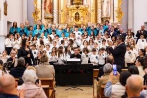 Los Cors de l'Urgell y de Sant Josep en el concierto de primavera.